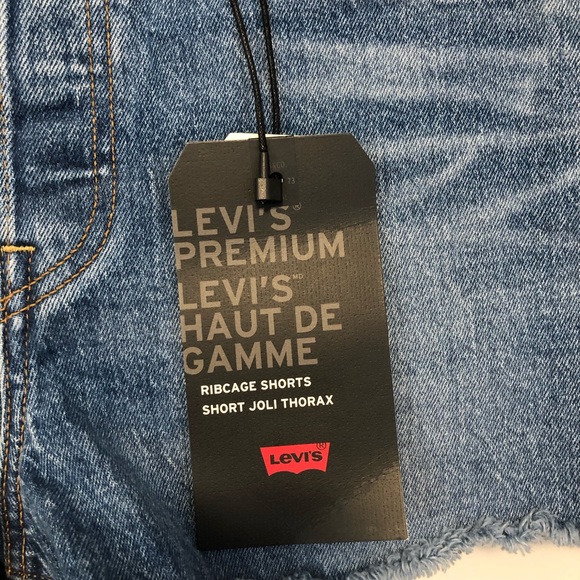 Levi’s Ribcage Shorts - Picture 2 of 3